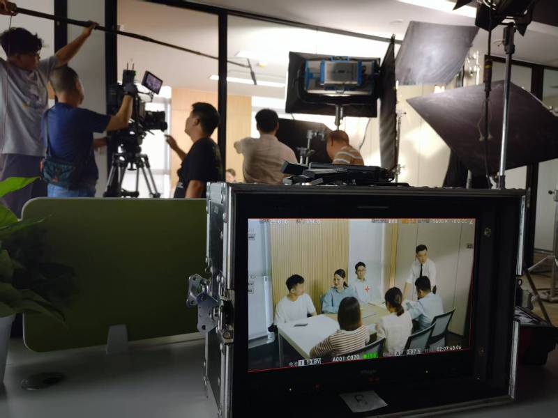 中山区TVC拍摄公司：科技产品视觉化大师，诠释未来感与功能美学
